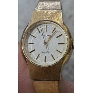 Bulova Ladies Gold Tone Quartz Watch Elegant‎ Dress Style